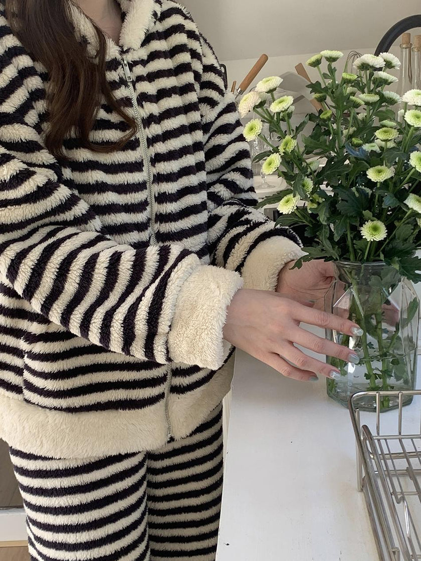 フード付ボーダージップセットアップパジャマ