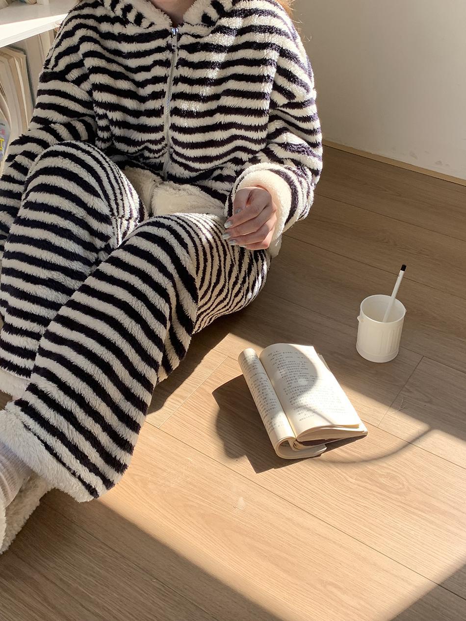 フード付ボーダージップセットアップパジャマ