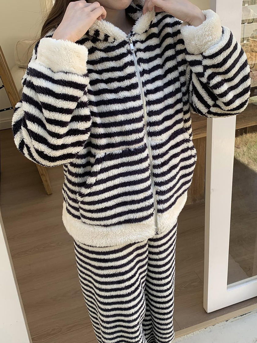 フード付ボーダージップセットアップパジャマ