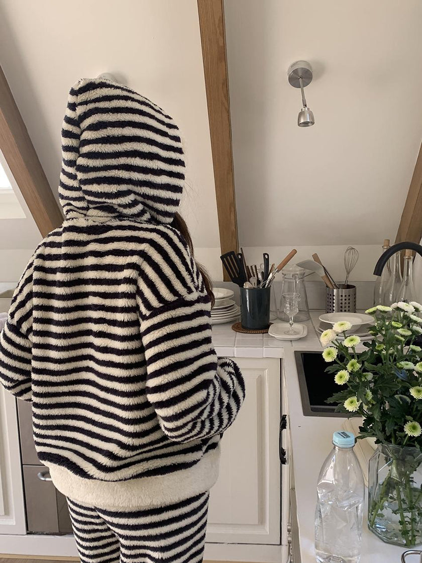 フード付ボーダージップセットアップパジャマ