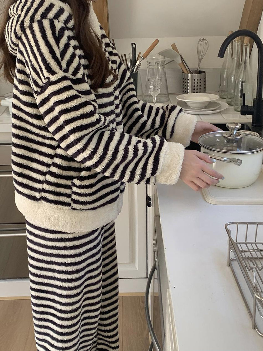 フード付ボーダージップセットアップパジャマ