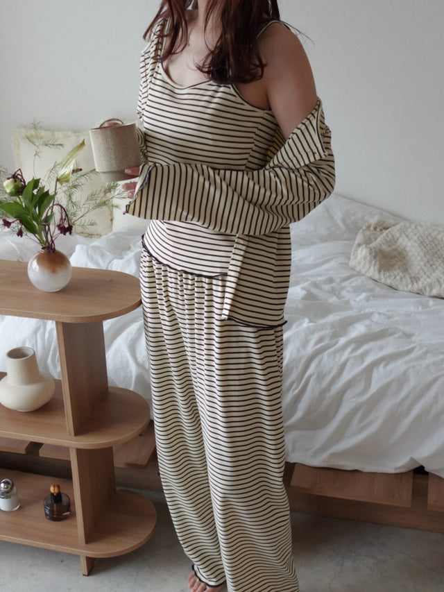 胸パッド付ボーダーデザインセットアップパジャマ